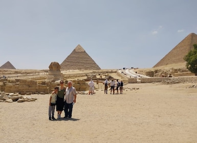 Private day tour to Giza pyramids with camel ride