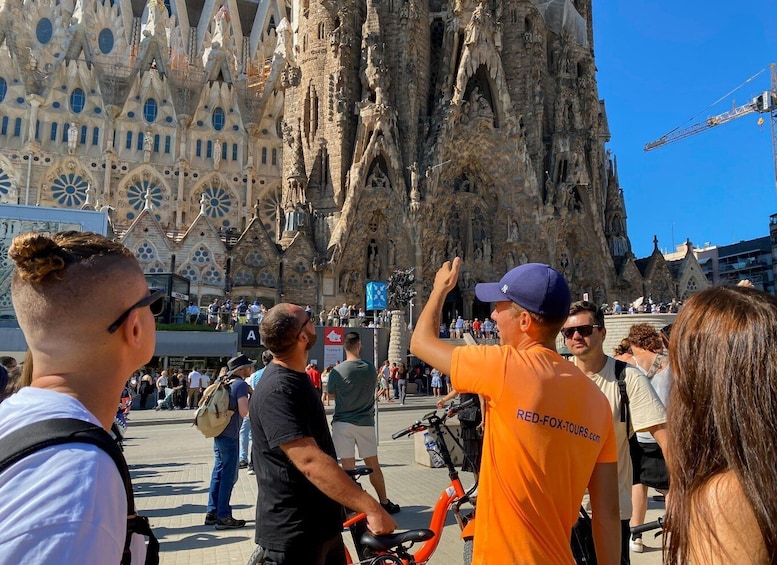 Picture 6 for Activity Barcelona: Guided City Sightseeing Tour by Bike or E-Bike