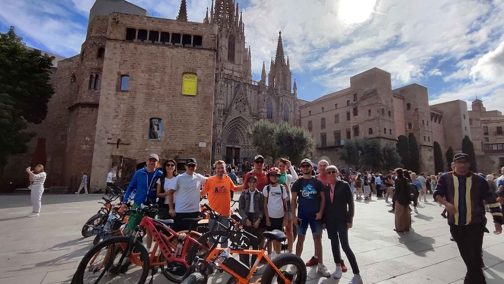 Picture 10 for Activity Barcelona: Guided City Sightseeing Tour by Bike or E-Bike