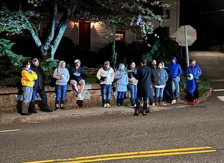 Mystic: Guided Ghost Tour of Downtown Mystic at Night