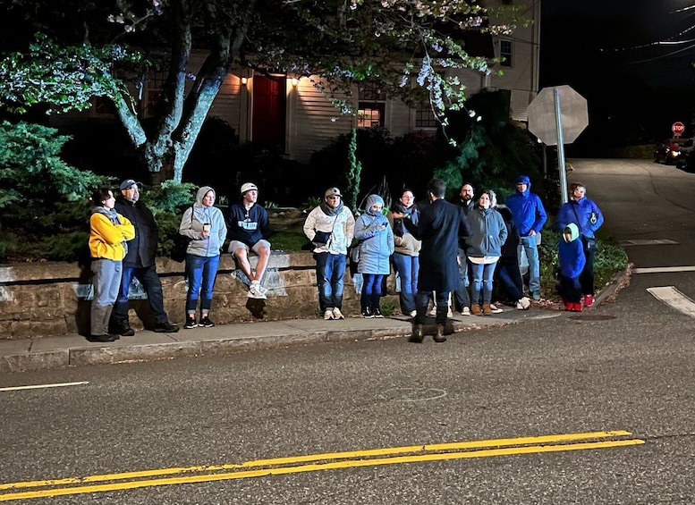 Mystic: Guided Ghost Tour of Downtown Mystic at Night