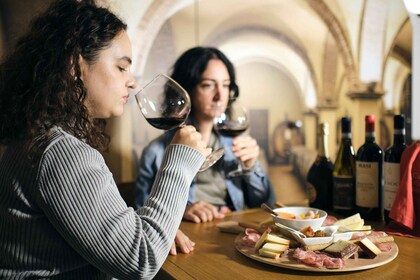 Degustación de vinos cerca del balcón de Julieta en Verona