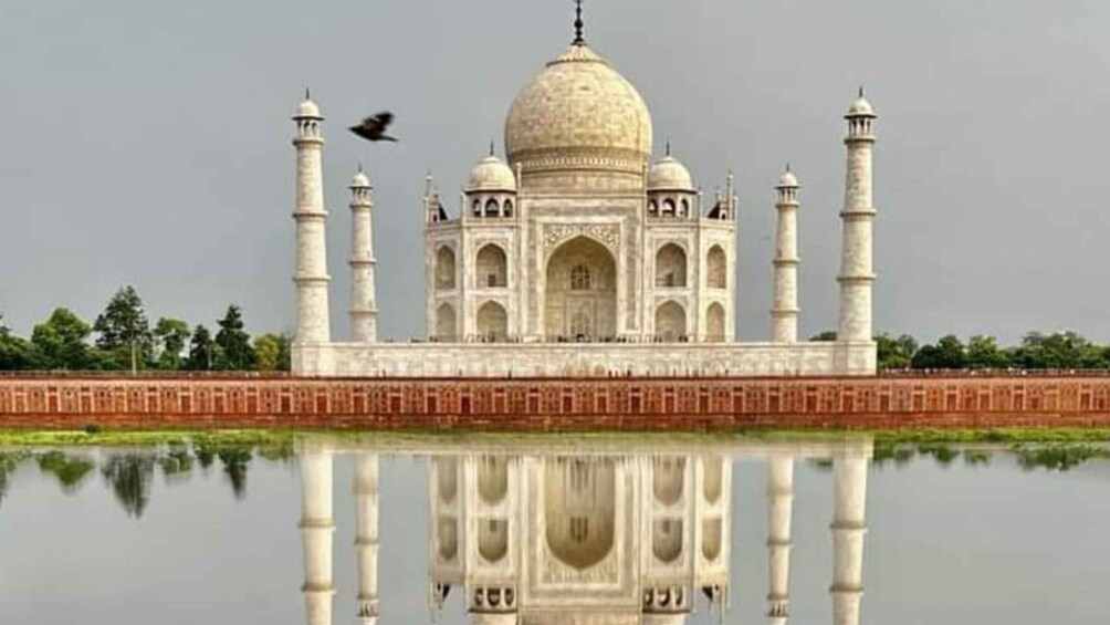 Taj Mahal Tour from Delhi by car