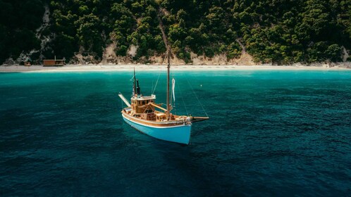 Lefkada : Croisière privée sur un bateau kaiki traditionnel