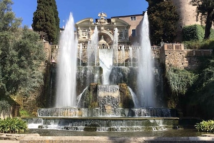 Visita guidata di un'intera giornata ai Giardini di Tivoli e a Villa Adrian...