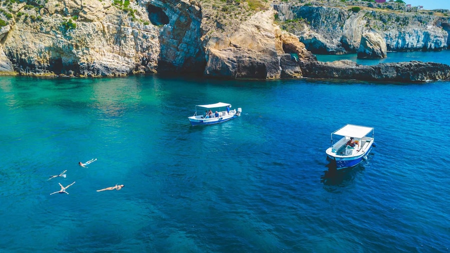 Syracuse: Pillirina, Ortigia, and Sea Caves Tour by Boat