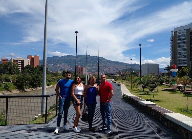 Picture 14 for Activity City tour,comuna 13,metro cable,parque botero,pueblito paisa