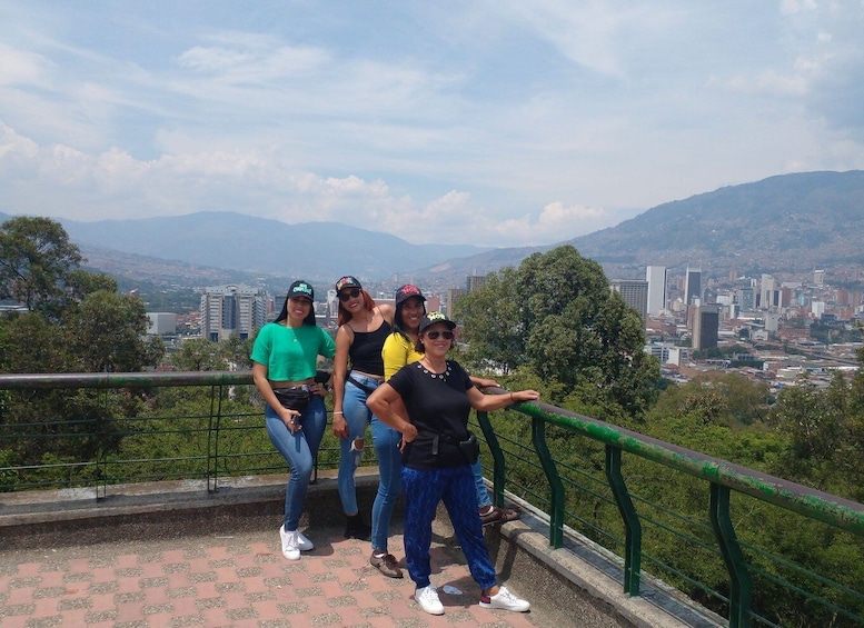 Picture 1 for Activity City tour,comuna 13,metro cable,parque botero,pueblito paisa