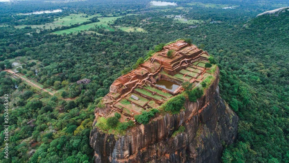 Colombo/Negombo: Sigiriya, Dambulla Cave, & Safari Day Tour