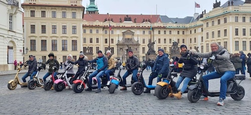 Praha på hjul: Private, live-guidede turer på el-sparkesykkel