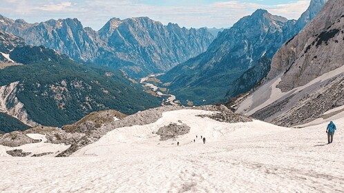 Fra Tirana: 3-dagers tur til innsjøen Komani, Valbona og Thethi