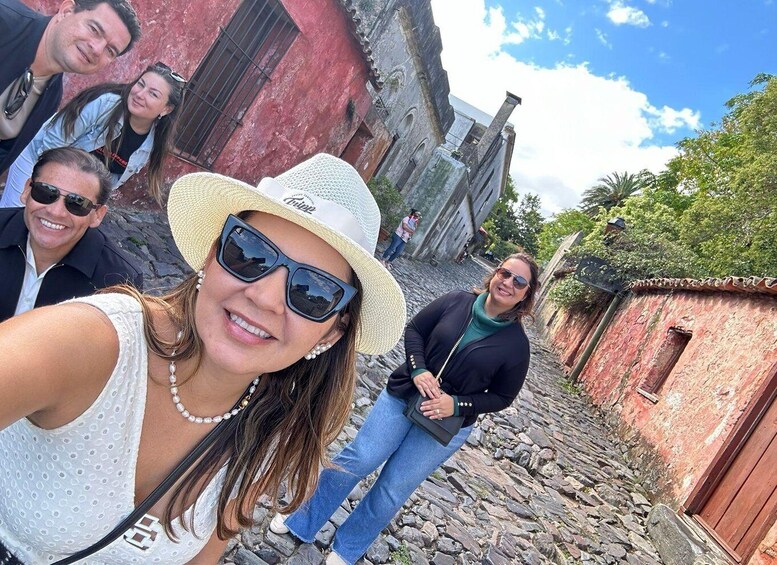 Colonia: Private City Tour on Foot (Historic District)