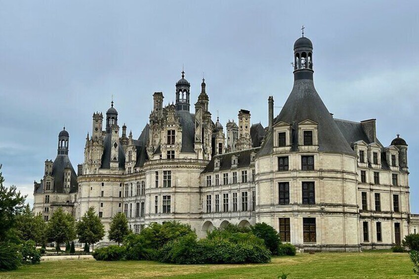 Incredible Loire castles tour with wine tastings and lunch