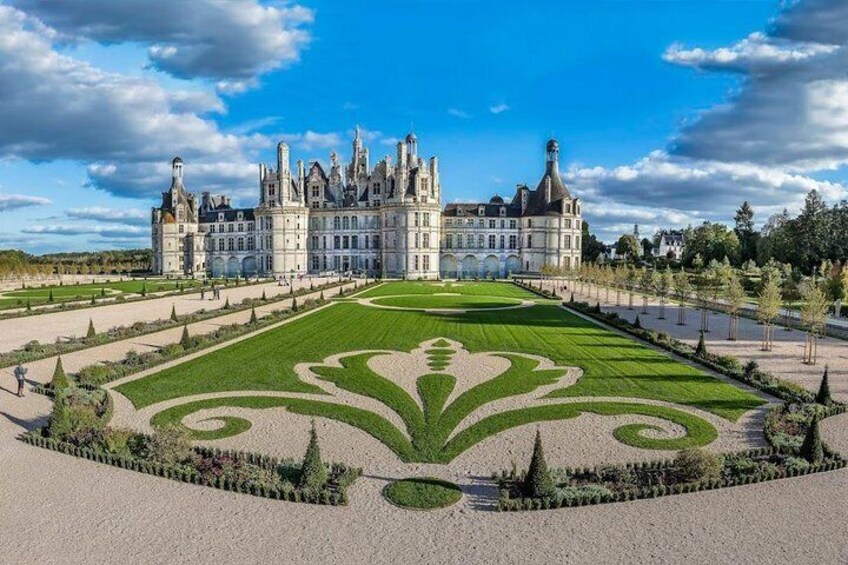 Incredible Loire castles tour with wine tastings and lunch