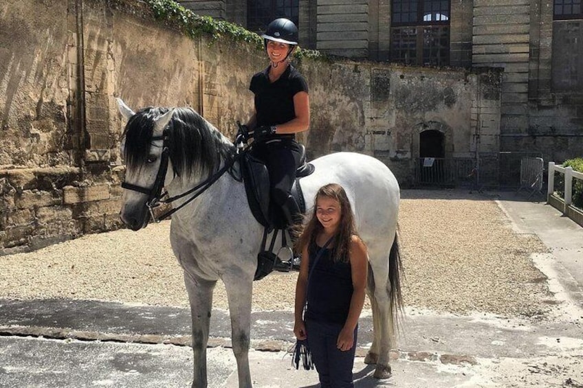 Château de Chantilly Tour from Paris Including the Great Stables of the Prince de Conde and a Renaissance-Style Meal