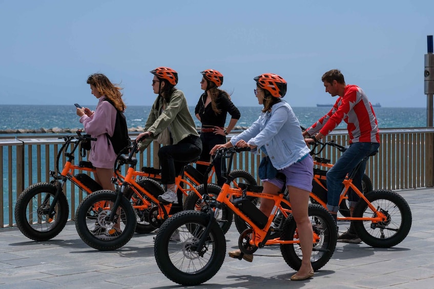 Barcelona: Guided Bicycle Tour in the Center of Barcelona