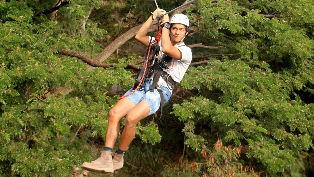 Ziplining in Oahu 