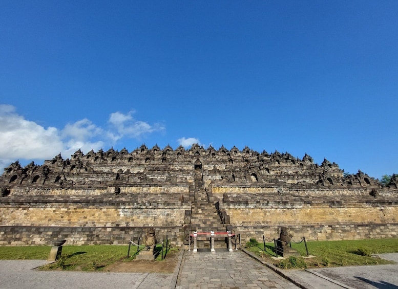 Picture 6 for Activity Yogyakarta: Mount Merapi Sunrise and Borobudur Temple Tour