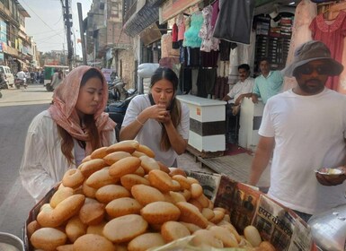 Agra: Comida callejera a pie con degustación