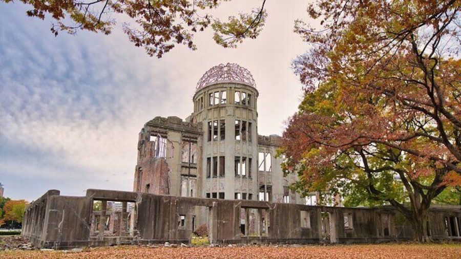 Hiroshima and Miyajima 1 Day Bus Tour