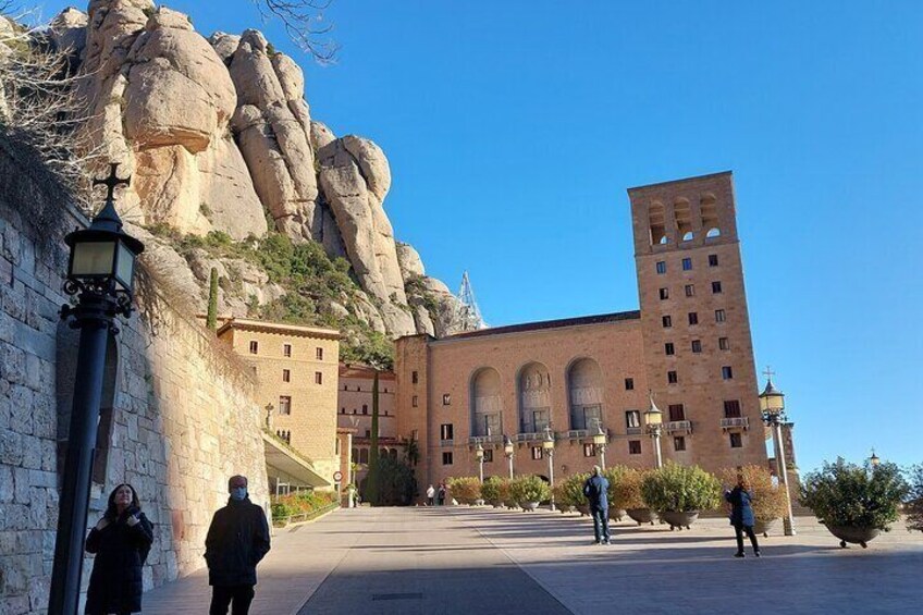 5-Hour Private Tour in Montserrat