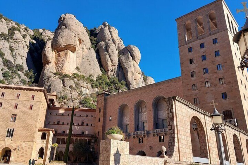 5-Hour Private Tour in Montserrat