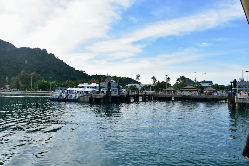 Travel from Koh Bulone to Koh Phi Phi by Satun Pakbara Speed Boat