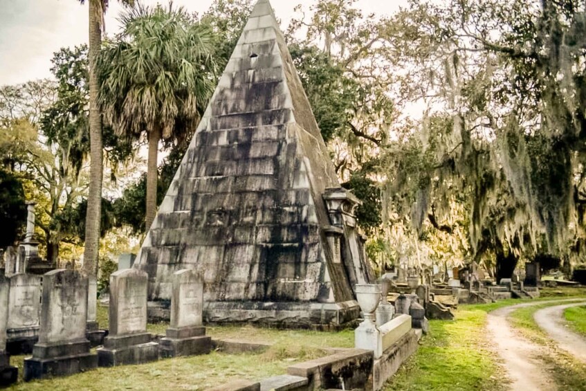 Picture 1 for Activity Charleston: Magnolia Cemetery Nighttime Tour