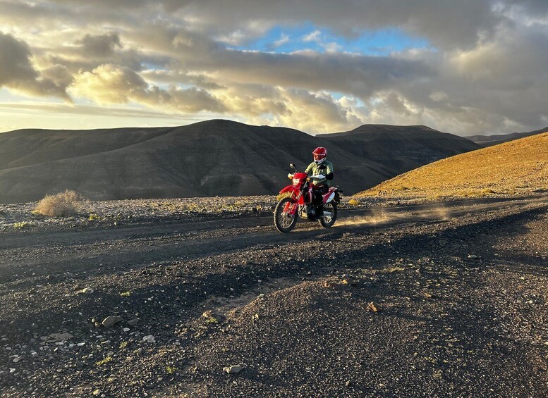 Picture 4 for Activity Fuerteventura south: enduro trips on motocycle/lic. B,A1&2,A