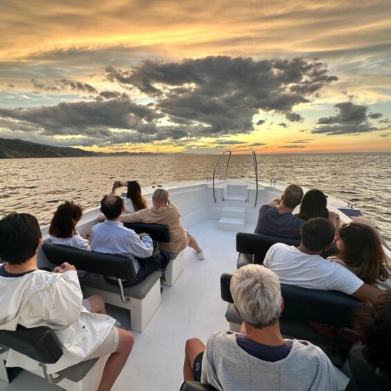 San Sebastian: 2 Bays Evening or Sunset Boat Tour with Cava