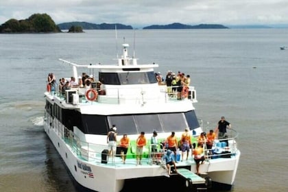 Full Day Tour to Isla Tortuga from Guanacaste