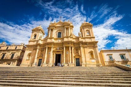 Tour by minivan from Syracuse with a visit to Noto and Marzamemi