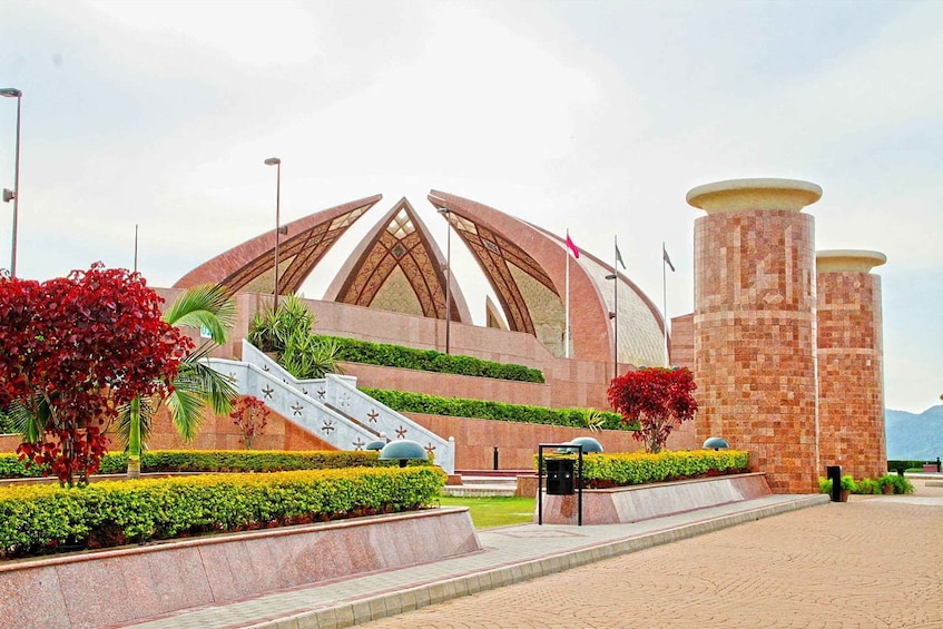 Picture 1 for Activity Islamabad: City Tour with Faisal Mosque and Lake View Park