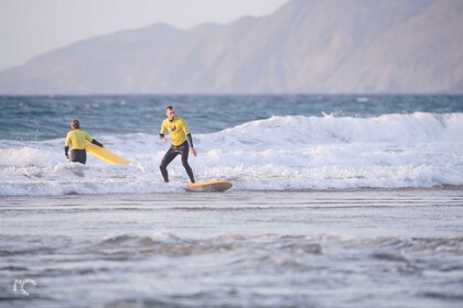 フエルテベントゥーラ島南部でサーフィンを学びましょう