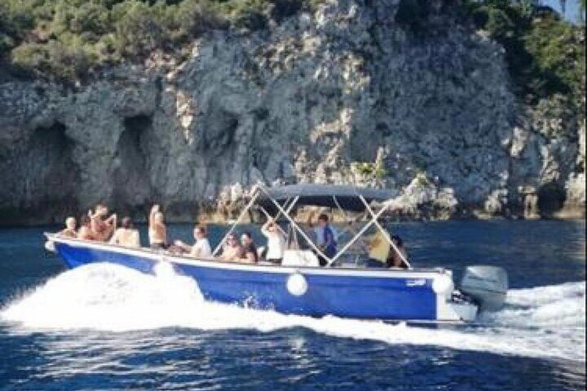 Private boat excursion to beautiful island of Taormina