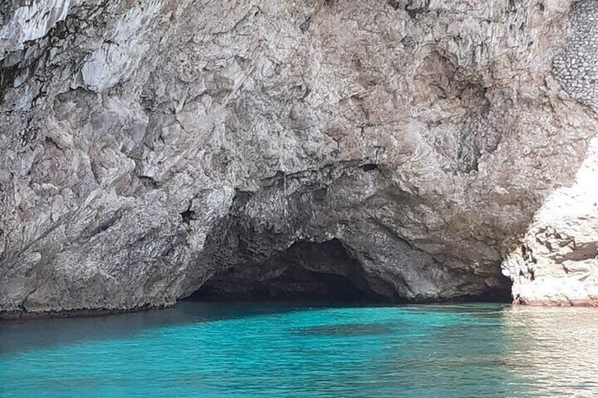 Private boat excursion to beautiful island of Taormina