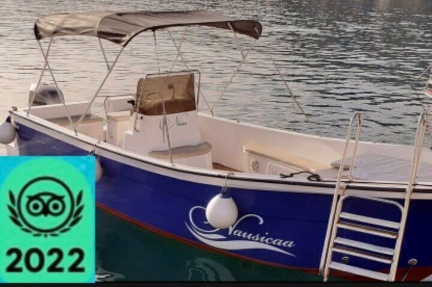 Private boat excursion to beautiful island of Taormina