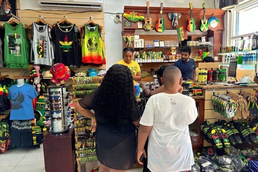 Shopping & Sightseeing Local Guided Tour In Montego Bay