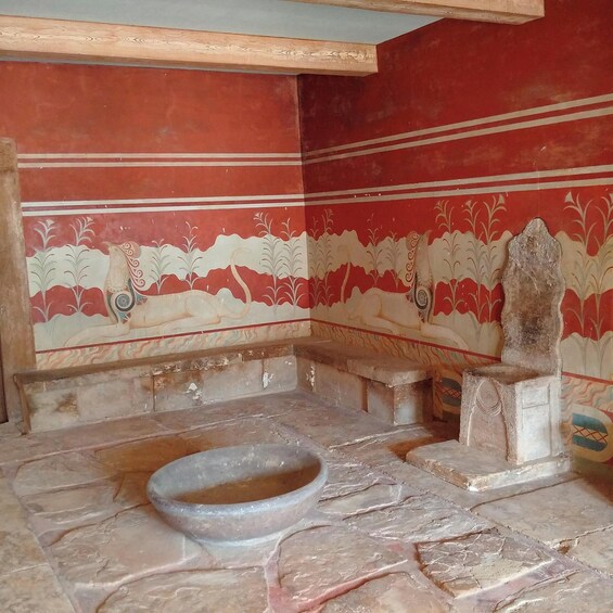 Picture 2 for Activity Knossos Palace Guided Walking Tour (Without Tickets)