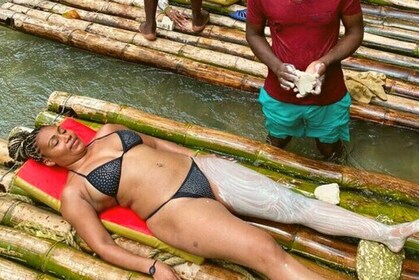 Lethe Bamboo Rafting met kalkstenen voetmassage vanuit Montego Bay