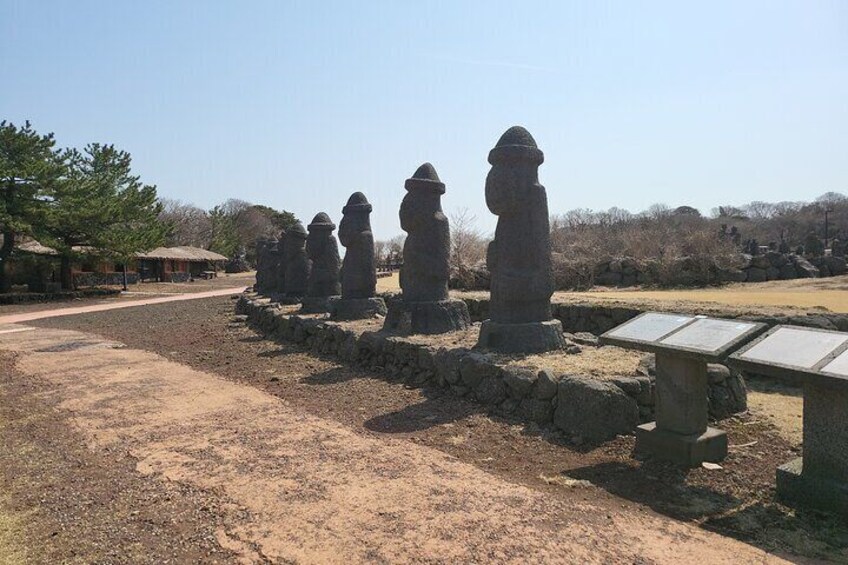 Private Tour Manjanggul cave & Jeju stone park in jeju island 