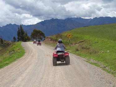 Excursión en cuatrimoto a Maras Moray desde Cusco