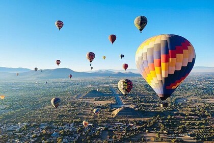 Vol en montgolfière à Teotihuacan avec petit-déjeuner dans une grotte depui...