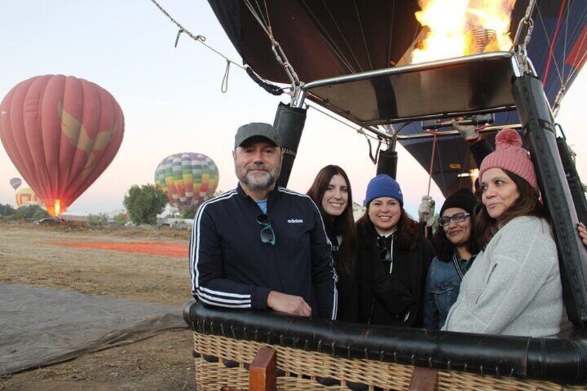 Balloon flight in Teotihuacan with breakfast in cave from CDMX