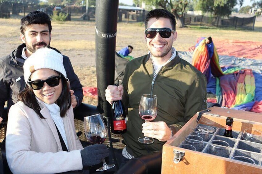 Balloon flight in Teotihuacan+Breakfast in Natural Cave from CDMX