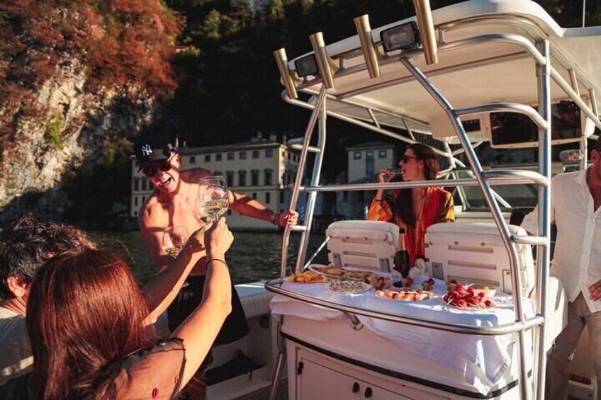2 Hours Private Tours on boat on Lake Como with Captain