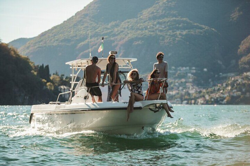 2H Private Boat Tour with Captain on Lake Como 10pax