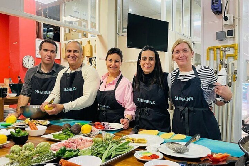 Valencian paella workshop and visit to the Algiros market