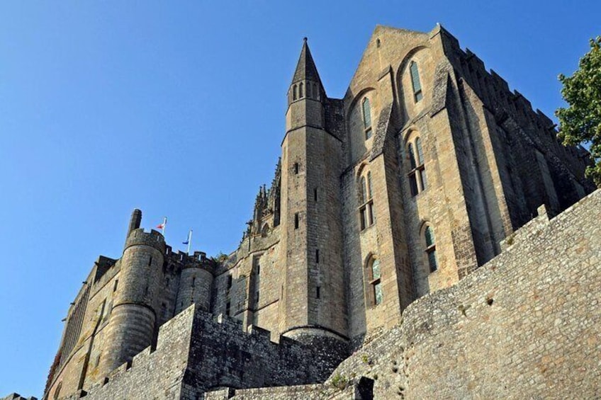 Mont Saint Michel Guided Tour with Abbey Visit from Paris