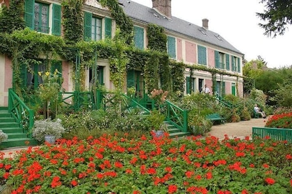 Giverny Half Day Guided Trip with Monet's House & Gardens from Paris by min...